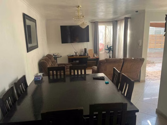 Moderna Casa con Excelente Conectividad (166979)