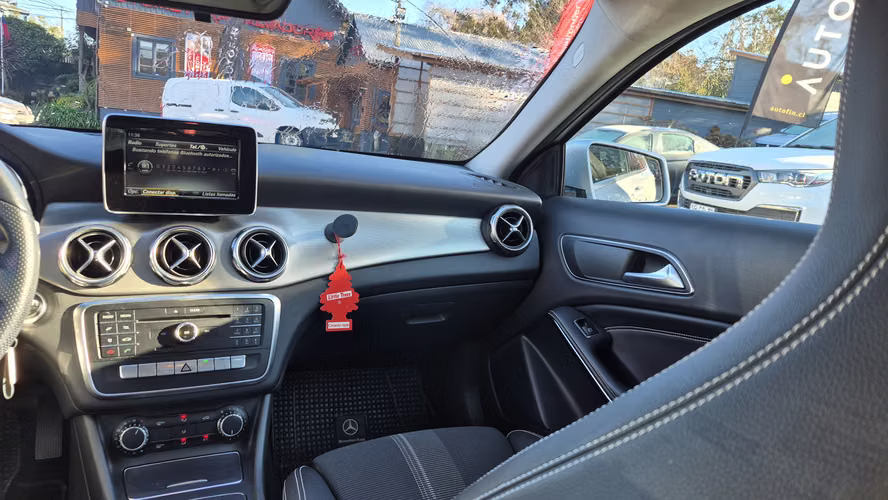 MERCEDES BENZ GLA 200 2019