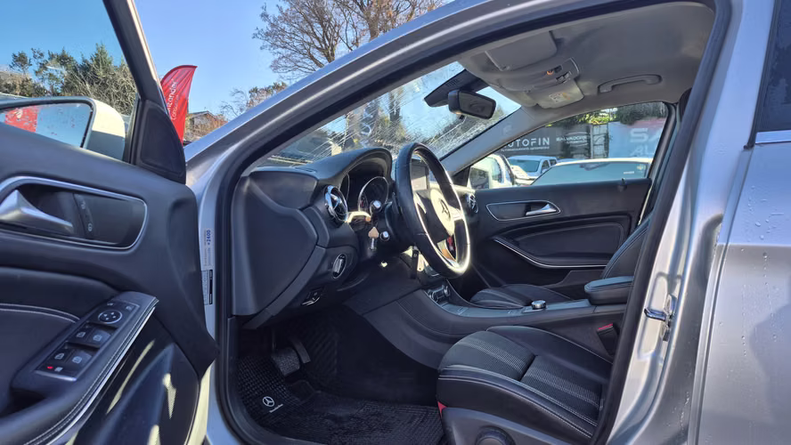 MERCEDES BENZ GLA 200 2019