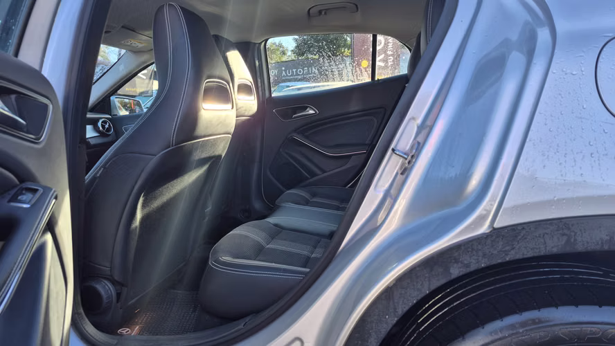 MERCEDES BENZ GLA 200 2019