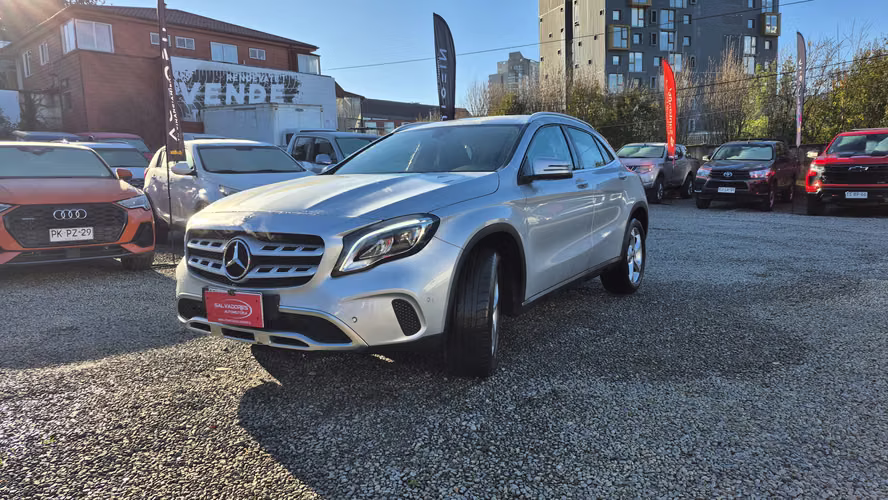 MERCEDES BENZ GLA 200 2019
