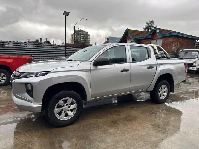 Mitsubishi L200 2.4 WORK CR DIESEL WF DOB. CAB. 4X2
