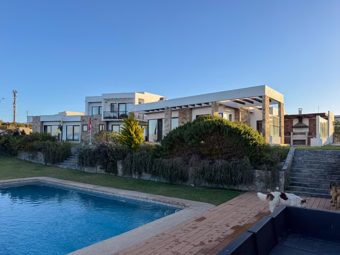 HERMOSA CASA EN VENTA EN LA HERRADURA, COQUIMBO.