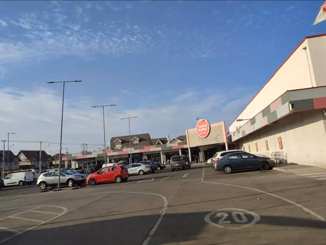 Vende propiedad comercial en Maipú en Camino a Melipilla. Mide 3.400 mt2 apróx, subdivisión predial mínima 250 mt2