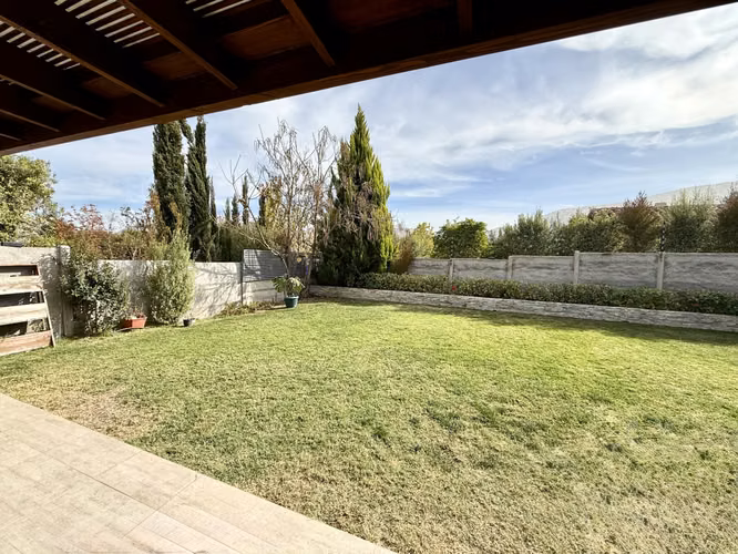 VENTA CASA 3HAB 3 BAÑOS CHICUREO A PASOS COLEGIO SAN ANSELMO