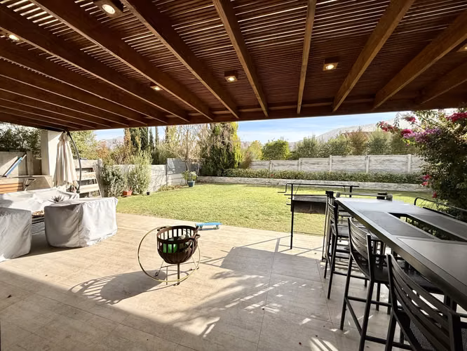 VENTA CASA 3HAB 3 BAÑOS CHICUREO A PASOS COLEGIO SAN ANSELMO