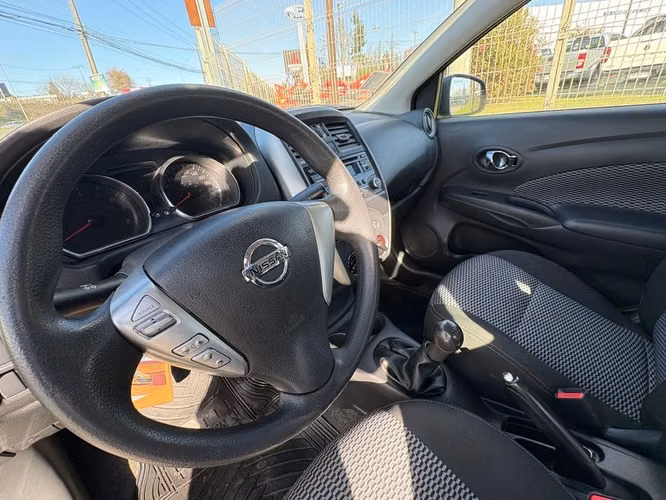 NISSAN VERSA 2019
