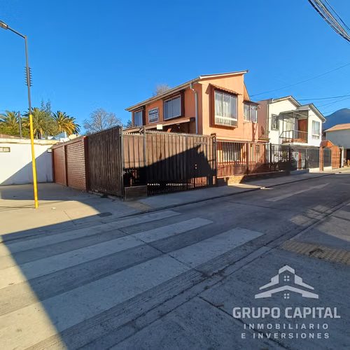 Se Vende Amplia Casa con Excelente Ubicación en La Cruz
