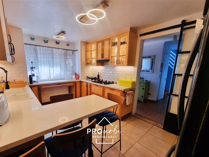 Casa en venta de 4 dorm. en Colina