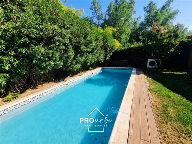 Casa en venta de 4 dorm. en Colina
