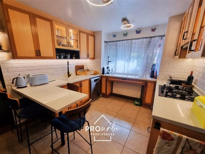 Casa en venta de 4 dorm. en Colina