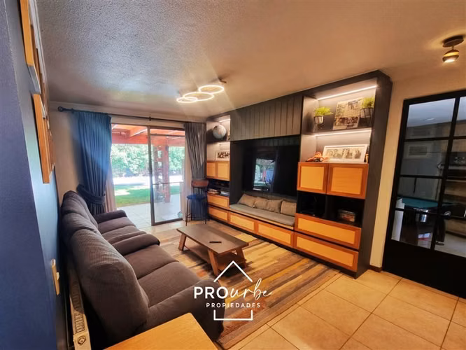 Casa en venta de 4 dorm. en Colina