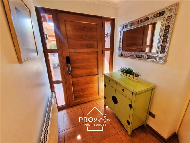 Casa en venta de 4 dorm. en Colina