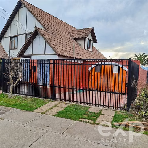 Acogedora casa en venta de 4 dorm, 2 baños, comuna de Maipú
