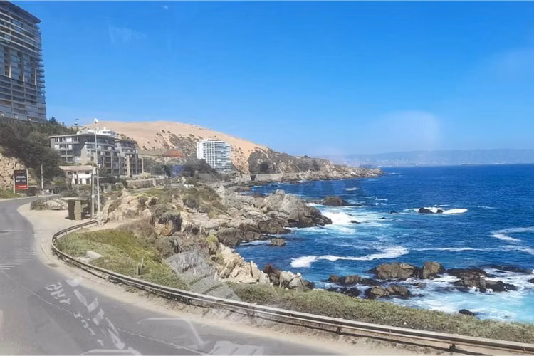 "vive el lujo de estar frente al mar en concón"