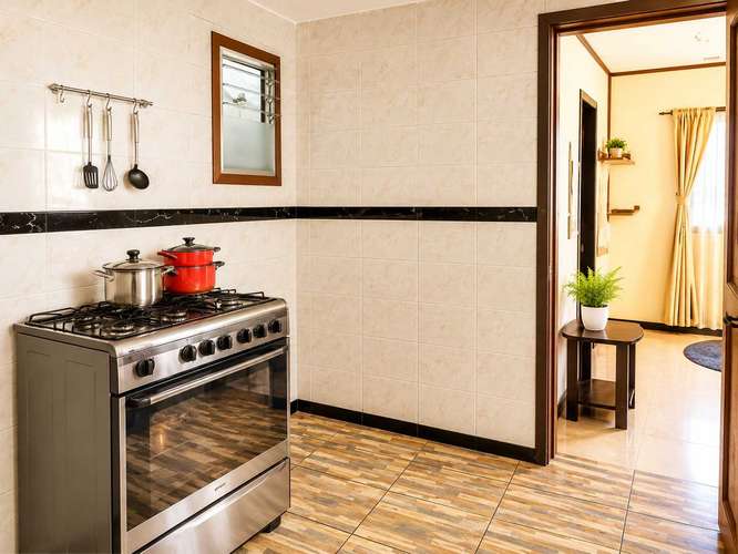 SE VENDE AMPLIA CASA EN CORONEL  (173785)