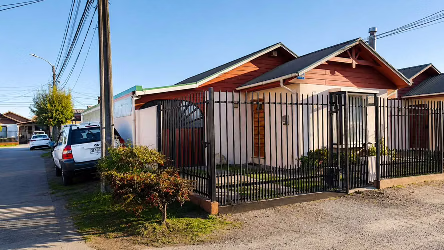 Casa Moderna y Luminosa con Patio Amplio (173783)