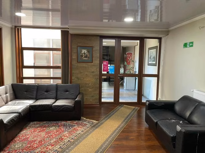 SE VENDE RENOVADO  EDIFICIO DE OFICINAS (173782)