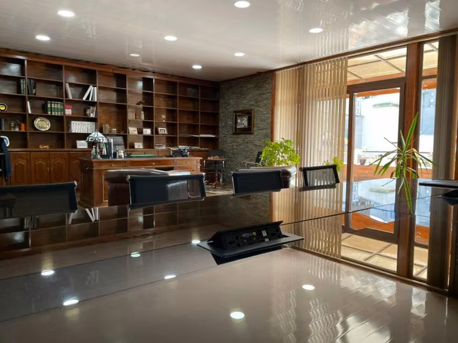SE VENDE MODERNO EDIFICIO DE OFICINAS (173782)