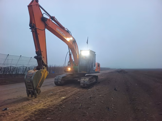 Excavadora Hitachi ZX200-3