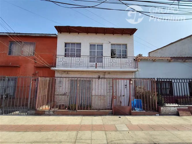 Amplia Casa en venta a 5 min del centro, 2do piso indepen.