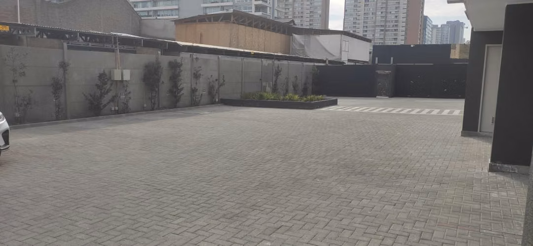 ARRIENDO AMPLIO DEPTO.  NUEVO DE 1D y  1 B MAS ESTAC. Y BOD. EN ÑUÑOA  $510.120 A pasos cuadra de Metro Irarrázaval