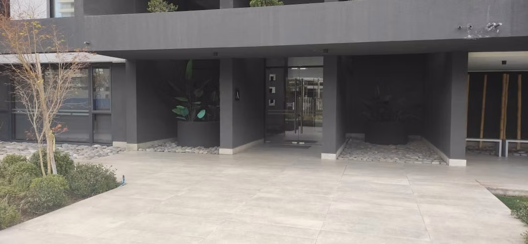 ARRIENDO AMPLIO DEPTO.  NUEVO DE 1D y  1 B MAS ESTAC. Y BOD. EN ÑUÑOA  $510.120 A pasos cuadra de Metro Irarrázaval