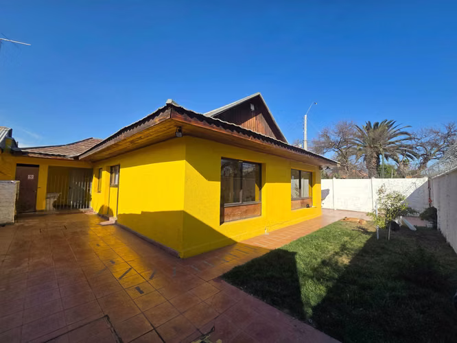 Hermosa casa colonial, a pasos de la plaza. (173900)
