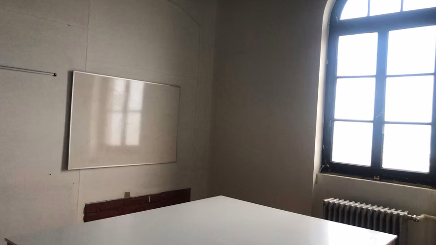 ARRIENDO CÉNTRICA OFICINA