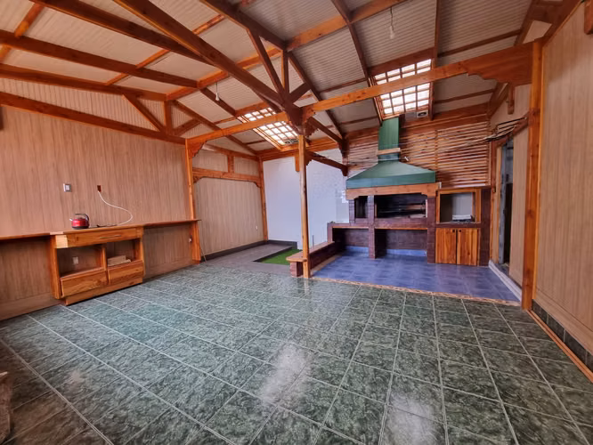 Se Vende Casa Parque Inglés 4 Dormitorios 4 baños Valor 12.000UF