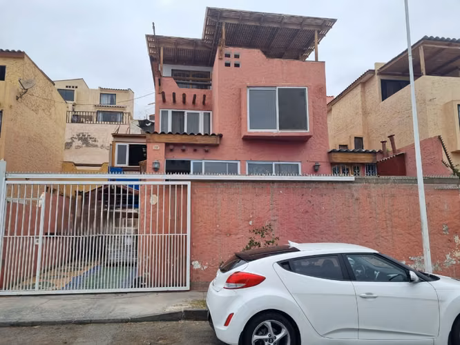 Se Vende Casa Parque Inglés 4 Dormitorios 4 baños Valor 12.000UF
