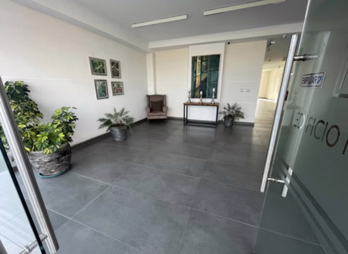 Vendo Departamento 2Dormitorios 1/2,  2 Baños en Costanera Sector Norte Valor 4.990UF