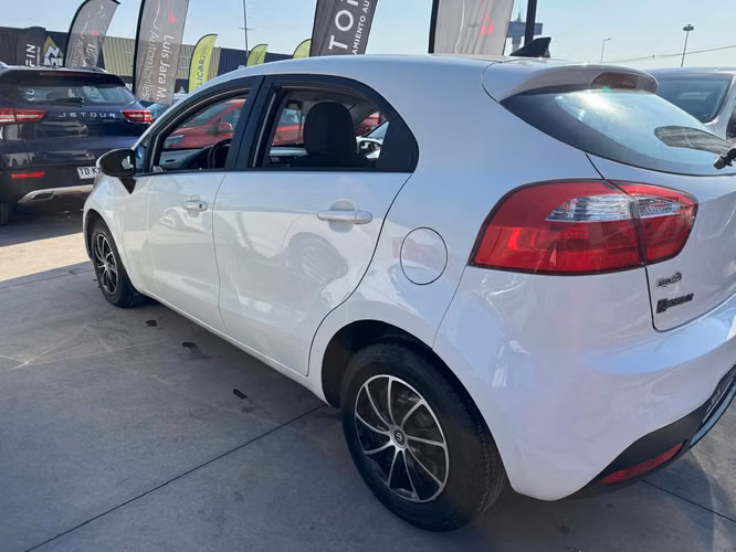 KIA RIO 5 EX