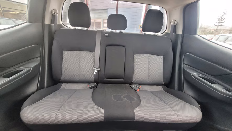 Mitsubishi L200 KATANA CRT 4X4 2.4 FULL MEC. 2.4 • 4WD • Mecánica • 2022 - Imagen 15