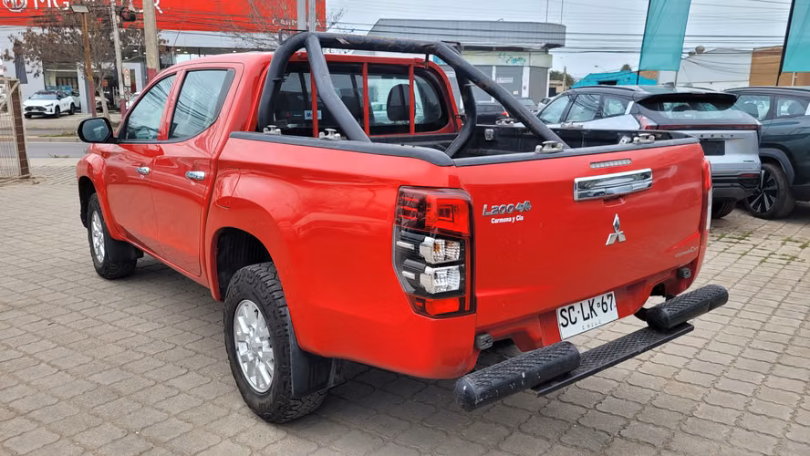 Mitsubishi L200 KATANA CRT 4X4 2.4 FULL MEC. 2.4 • 4WD • Mecánica • 2022 - Imagen 8