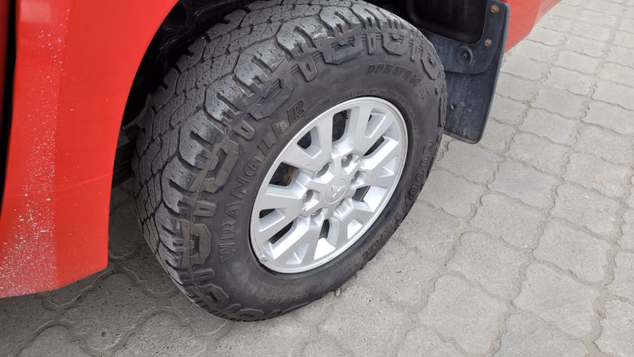 Mitsubishi L200 KATANA CRT 4X4 2.4 FULL MEC. 2.4 • 4WD • Mecánica • 2022 - Imagen 9