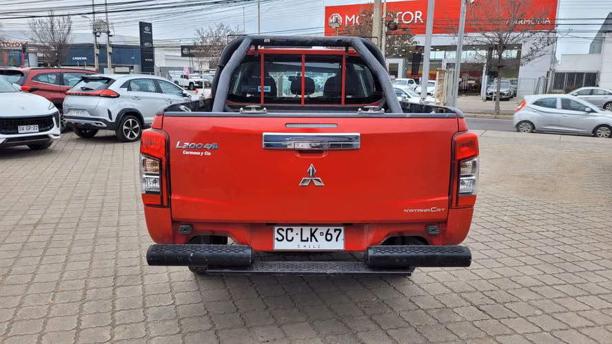 Mitsubishi L200 KATANA CRT 4X4 2.4 FULL MEC. 2.4 • 4WD • Mecánica • 2022 - Imagen 7
