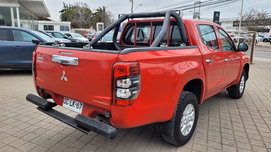 Mitsubishi L200 KATANA CRT 4X4 2.4 FULL MEC. 2.4 • 4WD • Mecánica • 2022 - Imagen 6