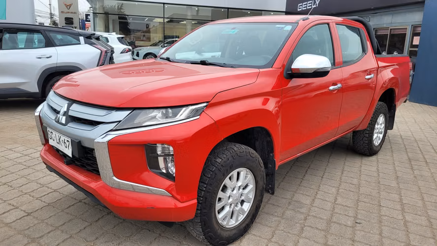Mitsubishi L200 KATANA CRT 4X4 2.4 FULL MEC. 2.4 • 4WD • Mecánica • 2022 - Imagen 3