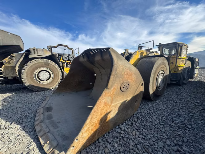 CARGADOR FRONTAL BAJO PERFIL OPERATIVO MARCA EPIROC MODELO ST-18 AÑO 2016