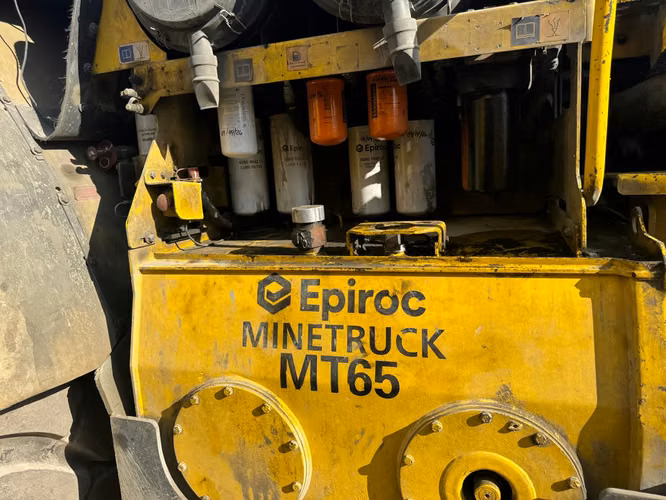 CAMION DE EXTRACCION OPERARTIVO MARCA EPIROC MODELO MT65 AÑO 2018