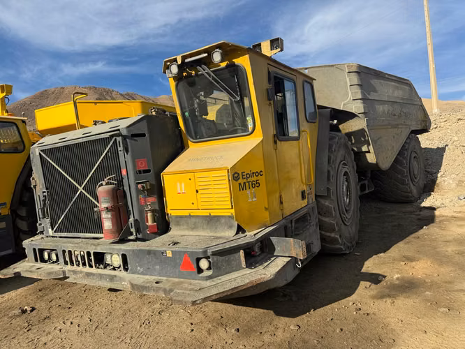 CAMION DE EXTRACCION OPERARTIVO MARCA EPIROC MODELO MT65 AÑO 2018