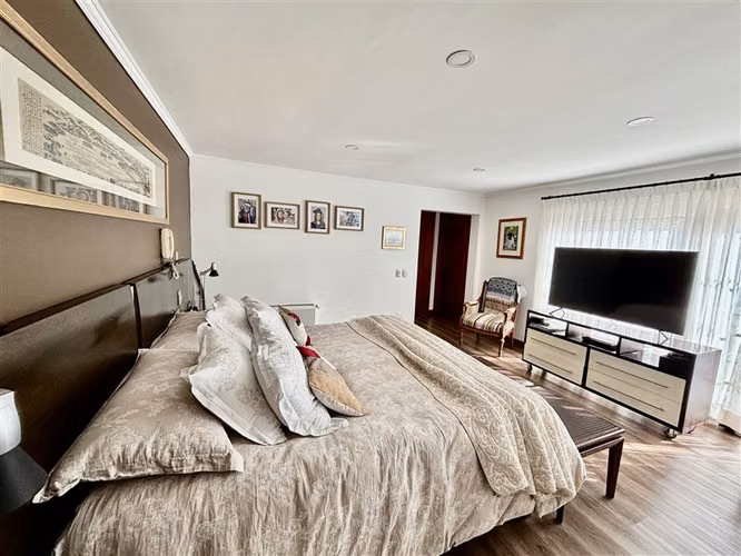 Casa en venta de 4 dorm. en Lo Barnechea
