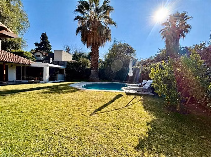 Casa en venta de 4 dorm. en Lo Barnechea