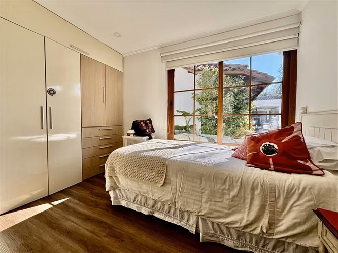 Casa en venta de 4 dorm. en Lo Barnechea
