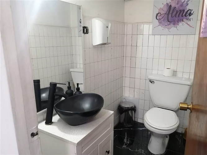 Se Vende Amplia Oficina a Pasos de Metro Plaza Armas - Imagen 15