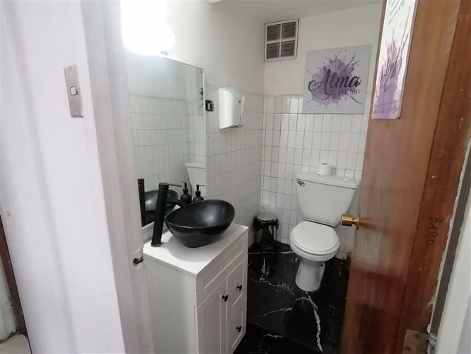 Se Vende Amplia Oficina a Pasos de Metro Plaza Armas - Imagen 16
