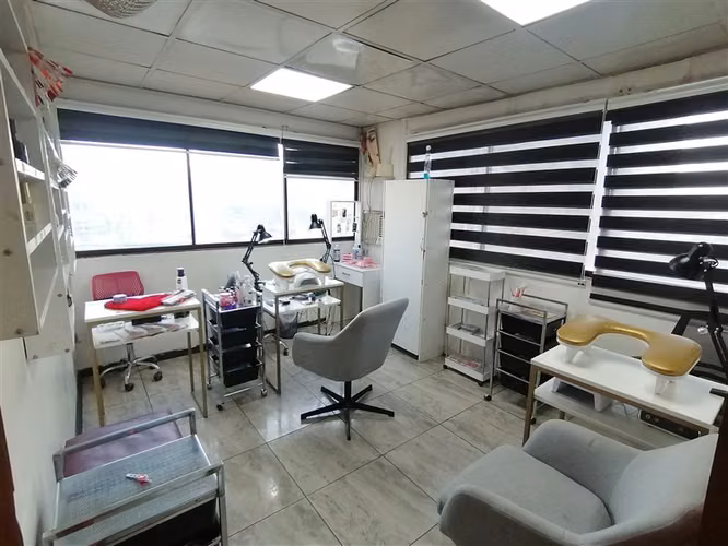Se Vende Amplia Oficina a Pasos de Metro Plaza Armas - Imagen 13
