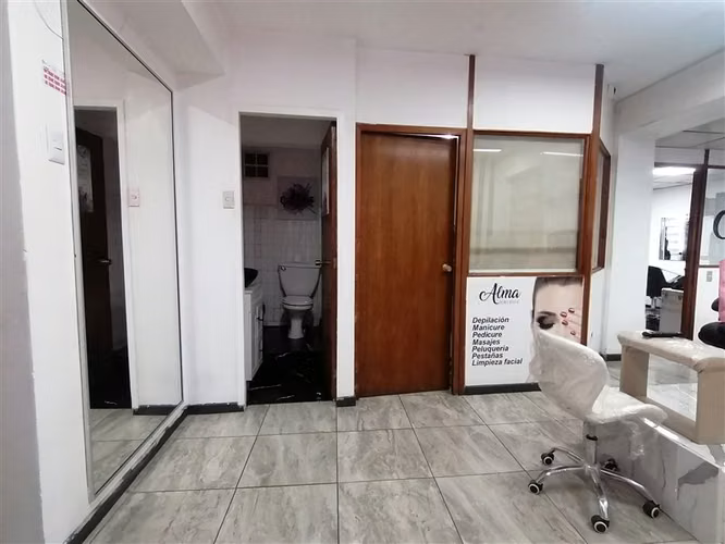 Se Vende Amplia Oficina a Pasos de Metro Plaza Armas - Imagen 2