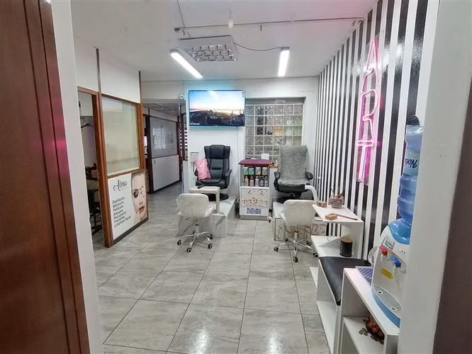 Se Vende Amplia Oficina a Pasos de Metro Plaza Armas - Imagen 4
